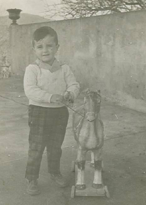 Neno con cabalo no Curbeiro