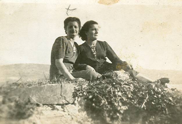 Amigas nas ameas do castelo. Anos 40
