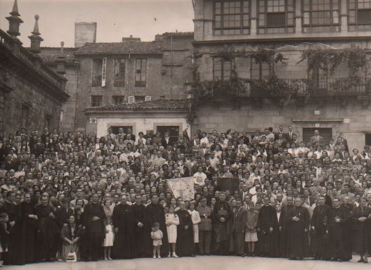 Xente de Caamouco en Santiago no 1953