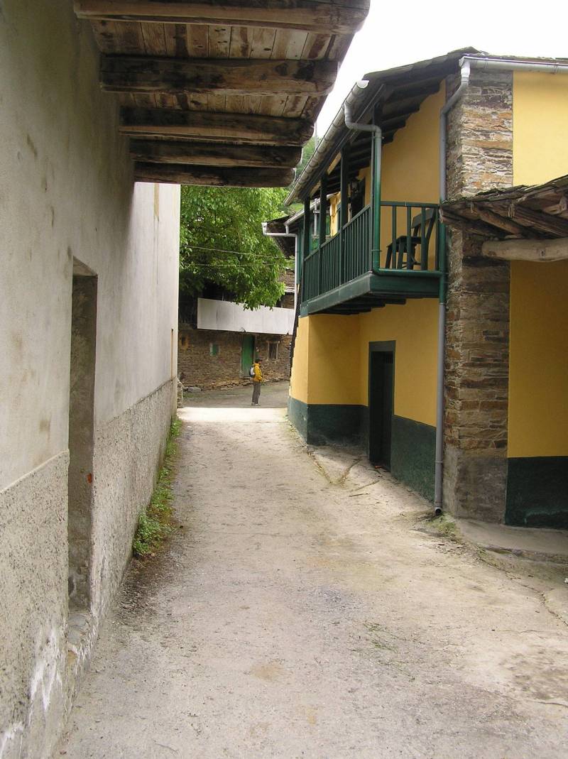 Triacastela A Samos 100529 RVA 025