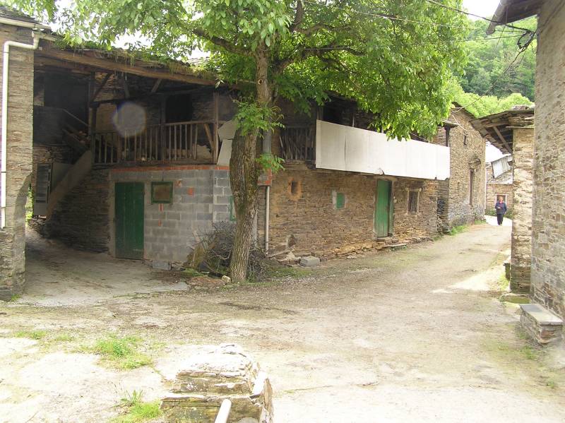 Triacastela A Samos 100529 RVA 028