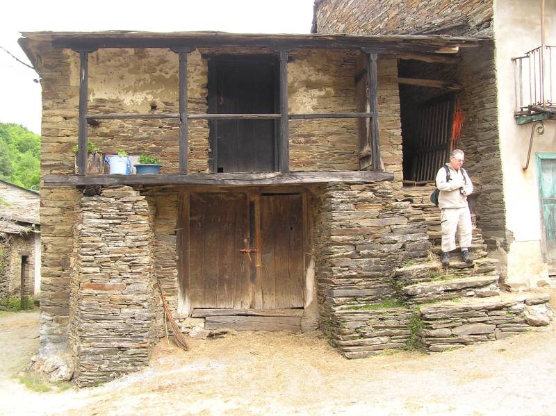 Triacastela A Samos 100529 RVA 037