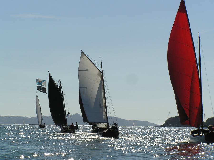 Vela Tradicional 2010 B051