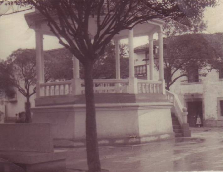 Ares. Praza do Concello