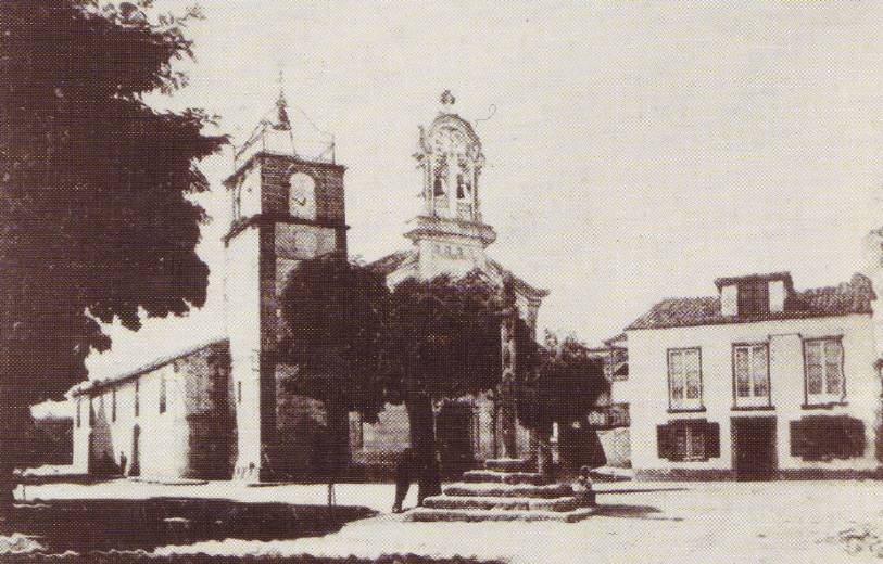 Ares. Praza da Igrexa