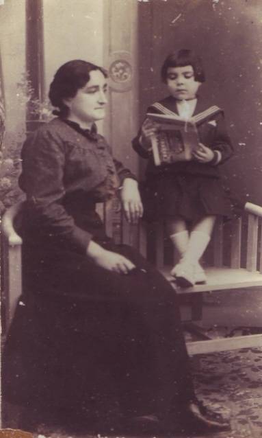 Ada Martínez López e a súa filla María Luisa Castrillón Martínez