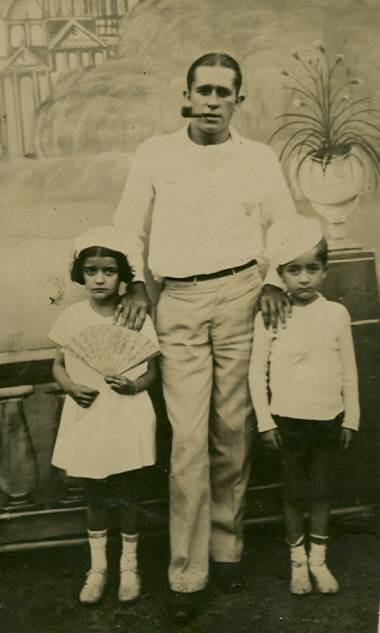 José Piñeiro Casal e os nenos Rosa e Daniel Pérez Martínez