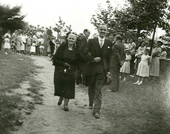 Luis López Amado e a súa nai Concha Amado o día do voda do primeiro, 1953