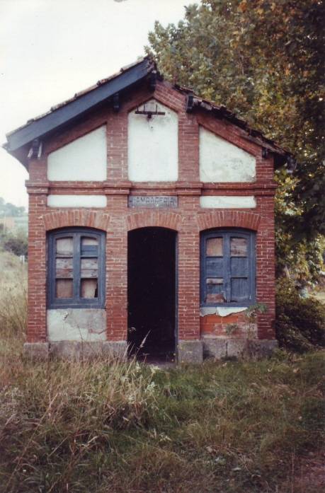 Fene. Dependencias da antiga estación de Barallobre