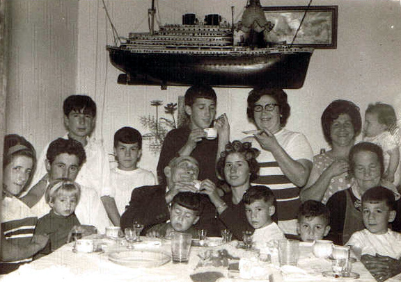 Festa na casa da Familia Santos