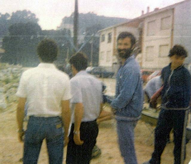 Regata en Oleiros. Preparando os botes.