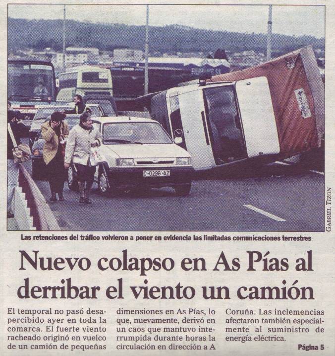 Volca un camión nas Pías