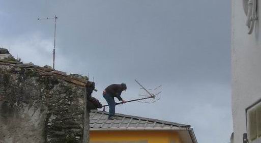 Traballos nalgun tellado de Redes