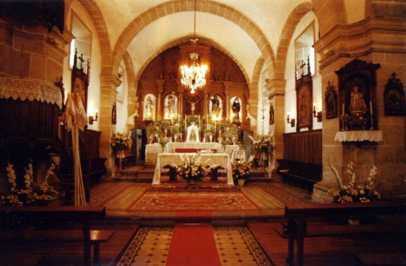 Igrexa de Caamouco. Vista parcial da nave central